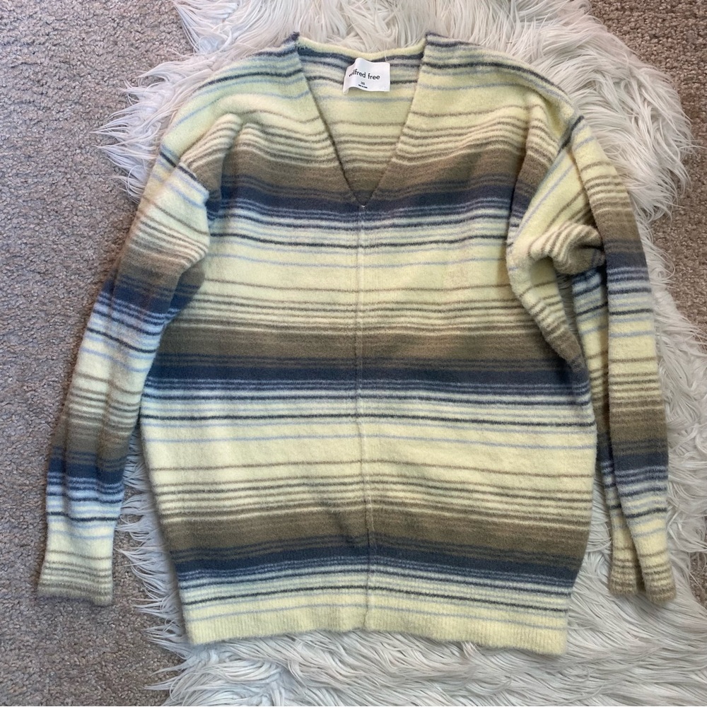 NWOT Aritzia Wilfred Free fuzzy V-neck sweater jumper pullover xxs